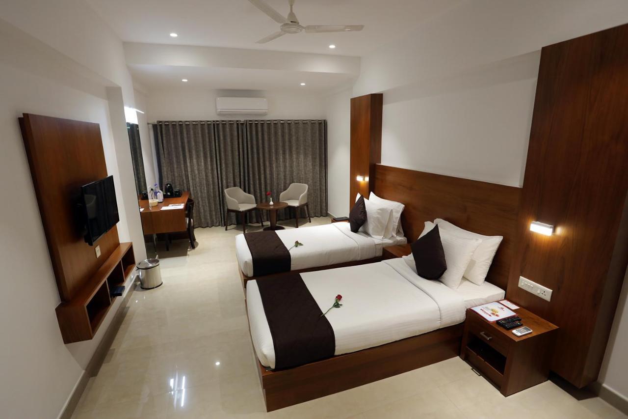 Iswarya Residency Hotel Kottayam Exterior photo